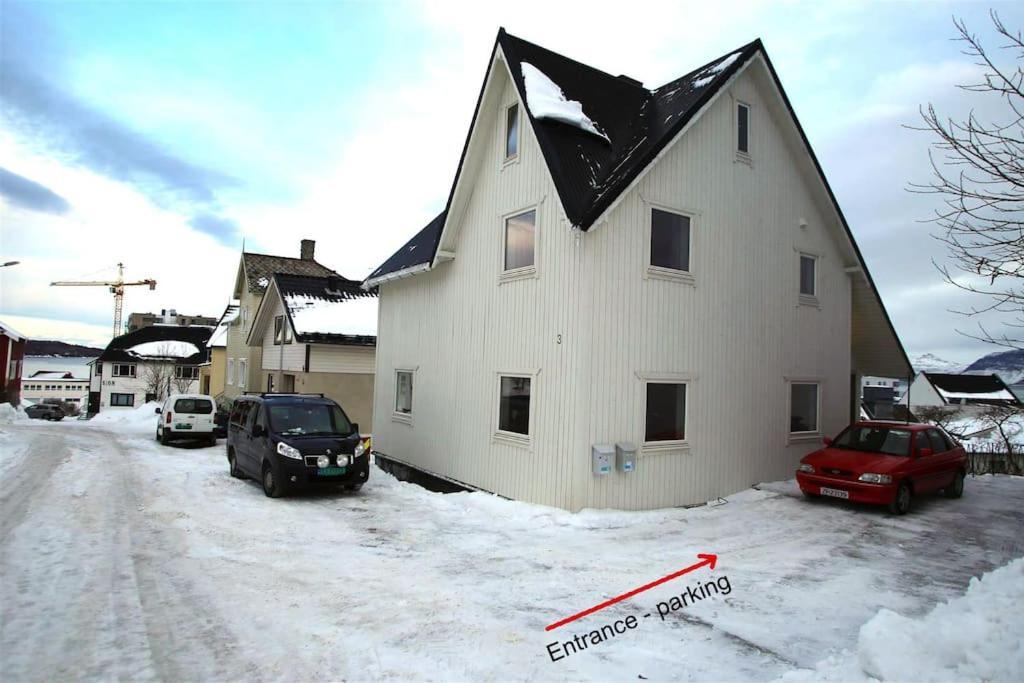 Sentral Leilighet Med 3 Soverom Harstad Bagian luar foto